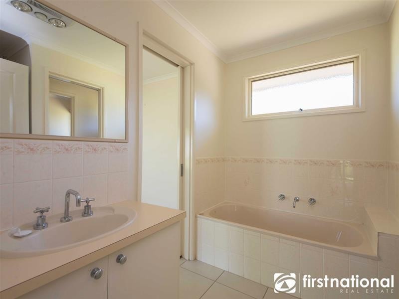 38 Meeking Drive, Pakenham VIC 3810