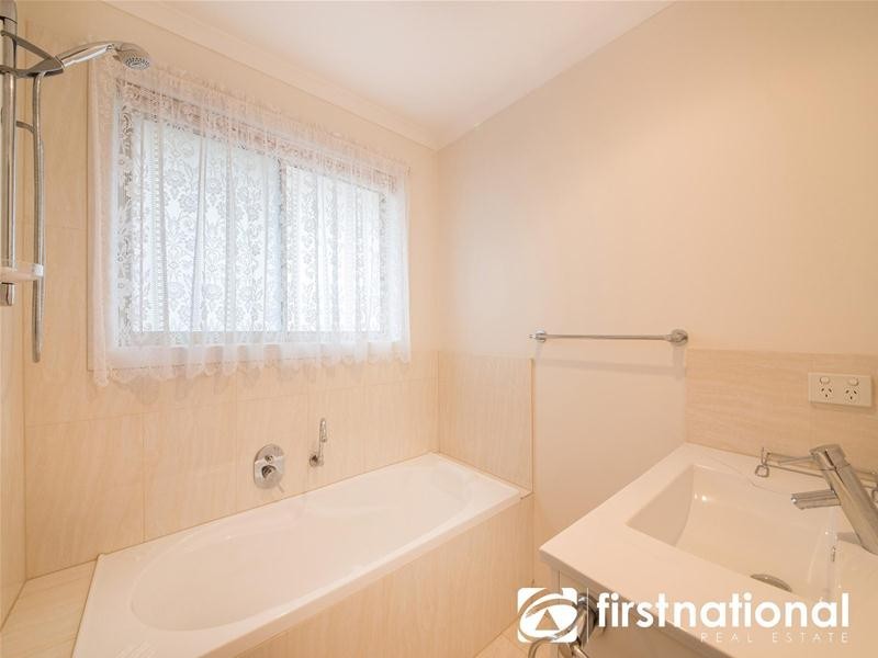 74 Warana Drive, Hampton Park VIC 3976