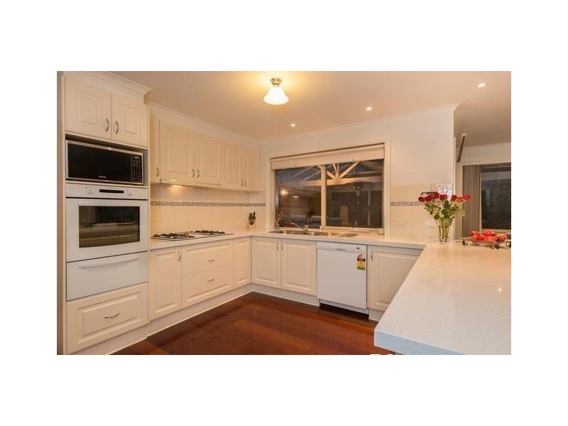 37 Lorikeet Drive, Berwick VIC 3806