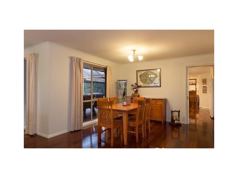 37 Lorikeet Drive, Berwick VIC 3806