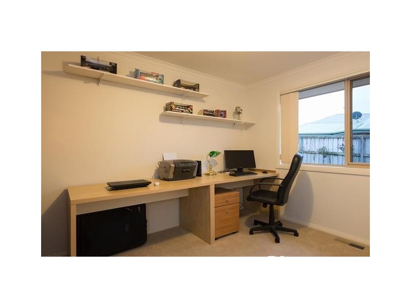 37 Lorikeet Drive, Berwick VIC 3806