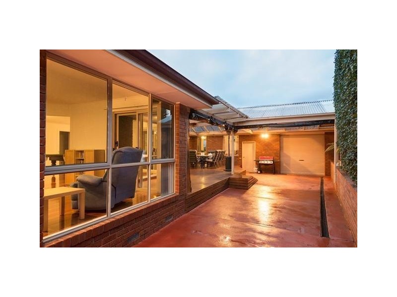 37 Lorikeet Drive, Berwick VIC 3806