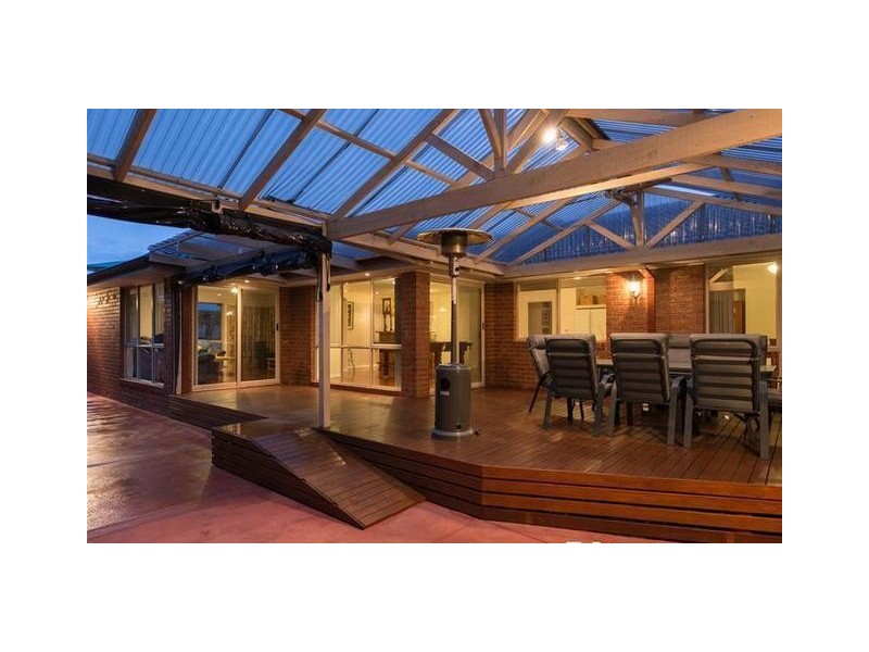 37 Lorikeet Drive, Berwick VIC 3806