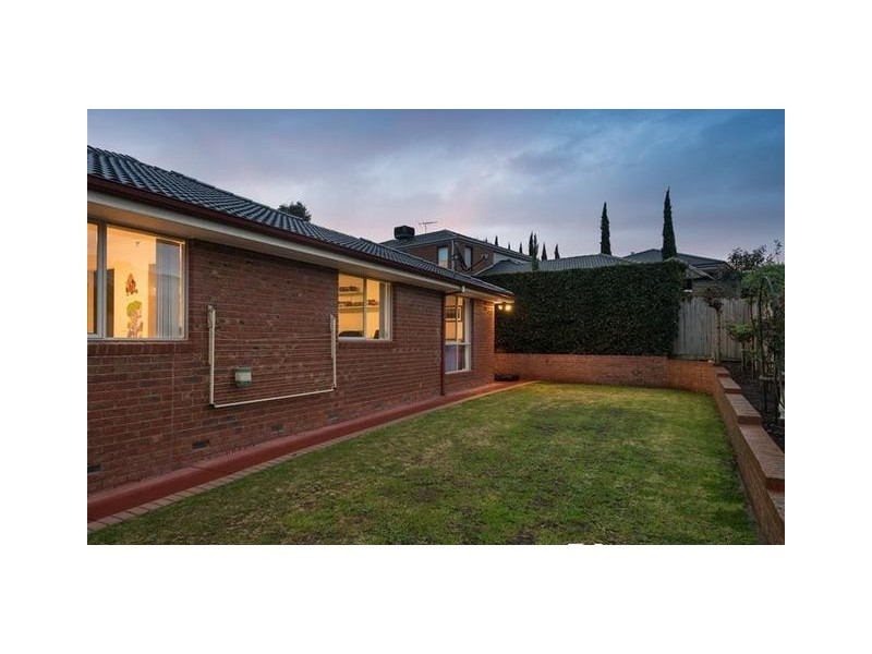 37 Lorikeet Drive, Berwick VIC 3806