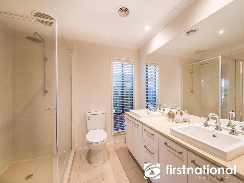 14 Azure Court, Pakenham VIC 3810