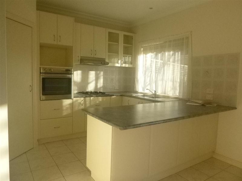 1/3 Miller Street, Berwick VIC 3806