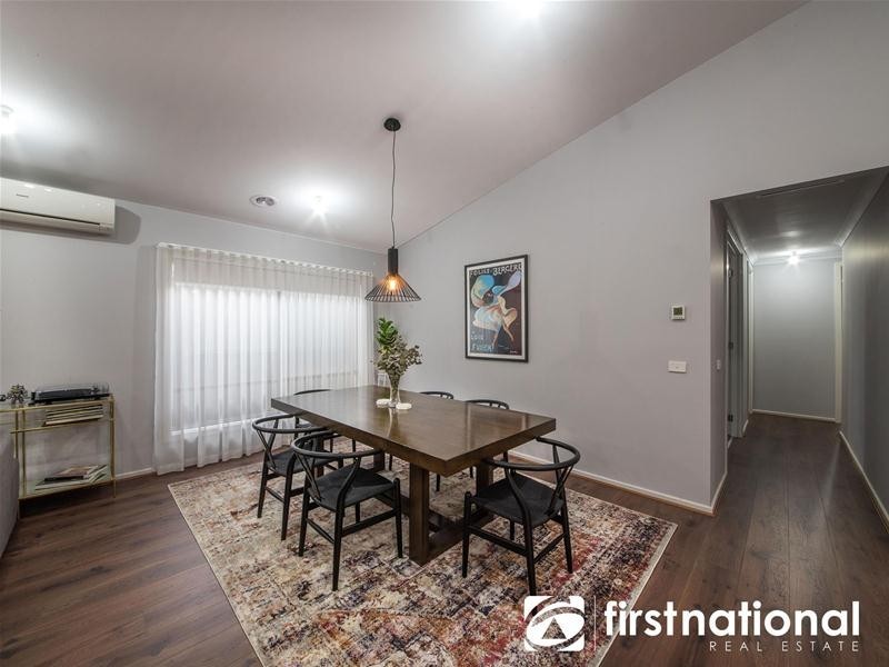 5 Ellaroo Circuit, Clyde North VIC 3978