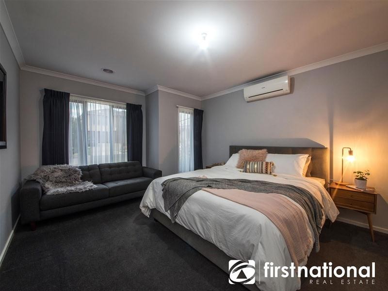 5 Ellaroo Circuit, Clyde North VIC 3978