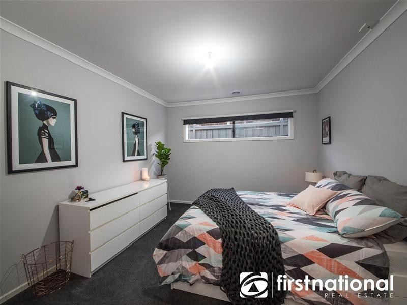 5 Ellaroo Circuit, Clyde North VIC 3978