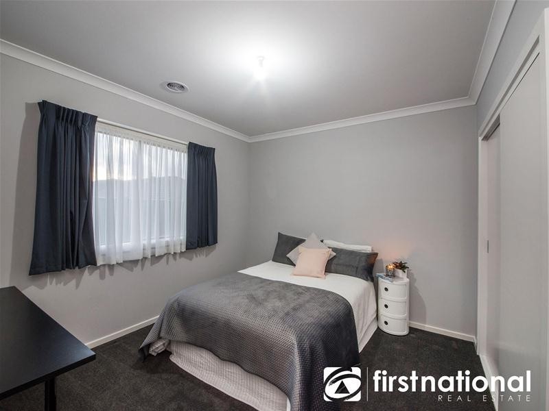 5 Ellaroo Circuit, Clyde North VIC 3978