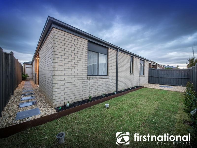 5 Ellaroo Circuit, Clyde North VIC 3978