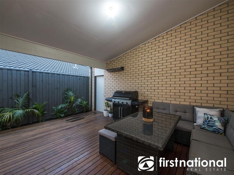 5 Ellaroo Circuit, Clyde North VIC 3978