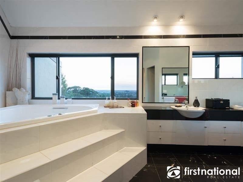 15 Caravelle Court, Berwick VIC 3806