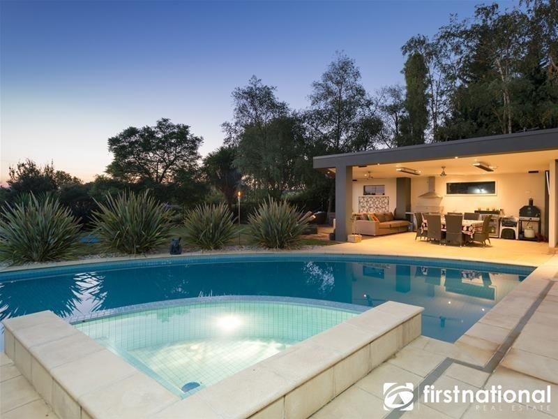 15 Caravelle Court, Berwick VIC 3806