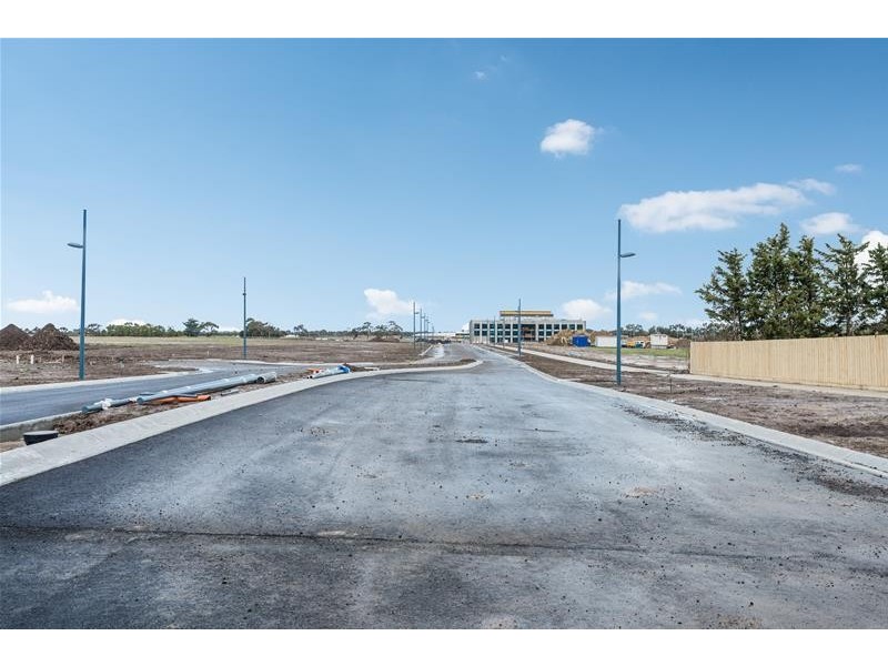 26 Station Street, Officer VIC 3809