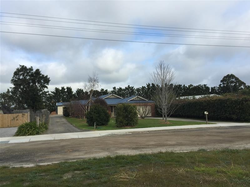 472 Princes Highway, Officer VIC 3809