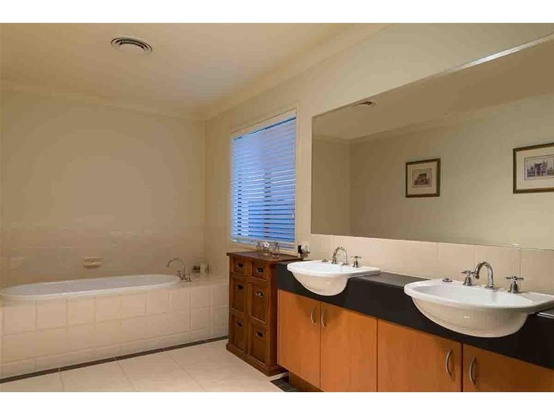 5 Mercy Court, Narre Warren South VIC 3805