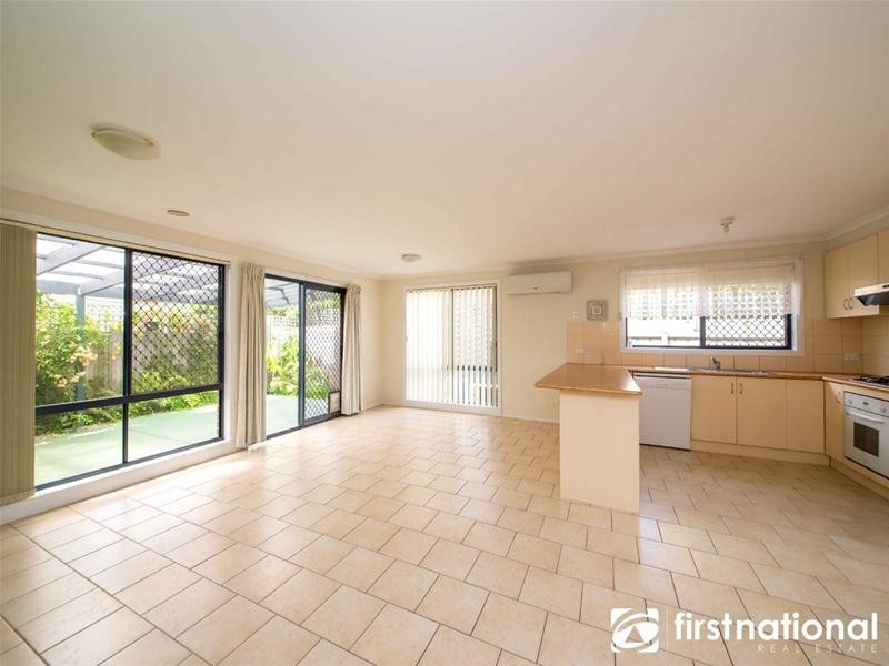2/35 Henry Street, Pakenham VIC 3810
