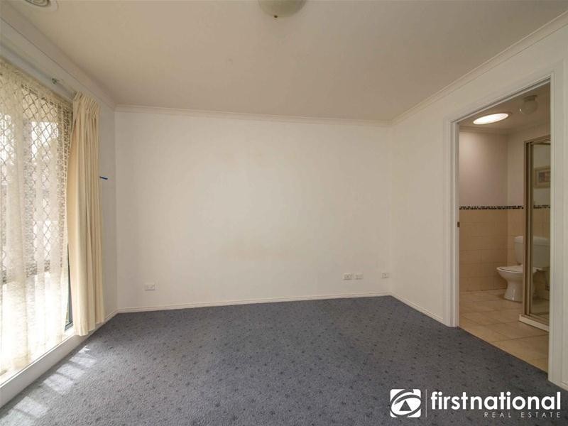 2/35 Henry Street, Pakenham VIC 3810