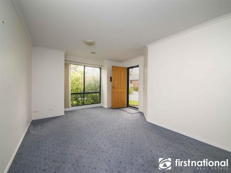 2/35 Henry Street, Pakenham VIC 3810