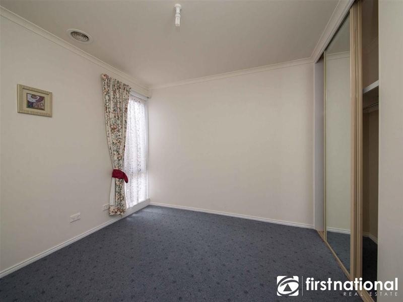 2/35 Henry Street, Pakenham VIC 3810