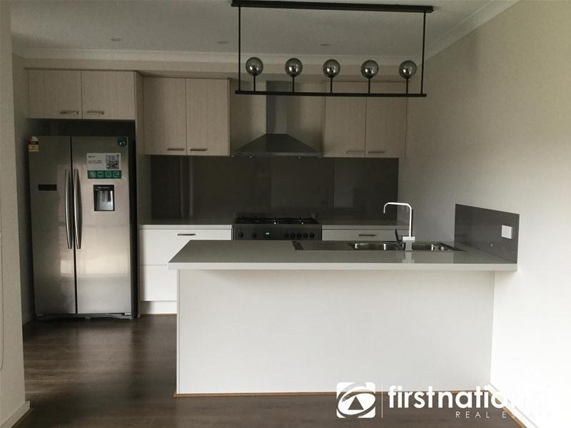 8 Kiama Street, Officer VIC 3809