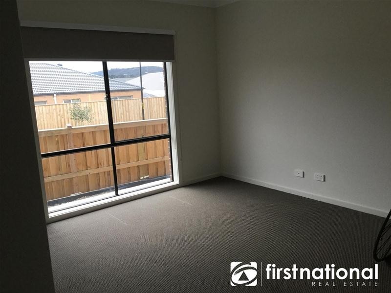 8 Kiama Street, Officer VIC 3809