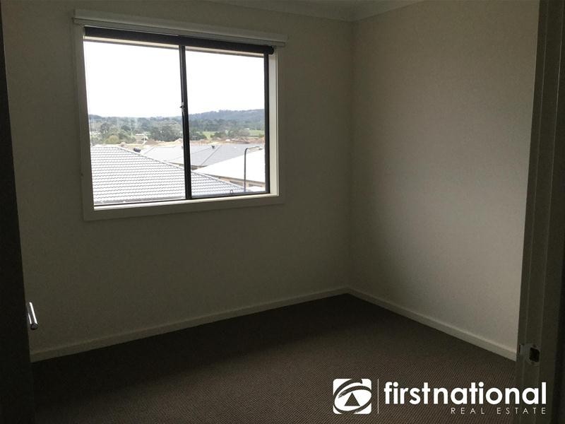 8 Kiama Street, Officer VIC 3809