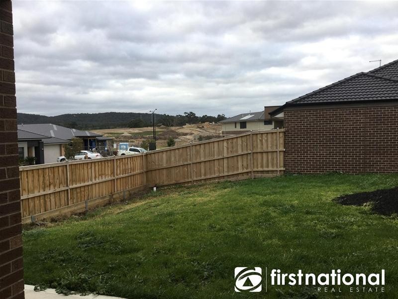 8 Kiama Street, Officer VIC 3809