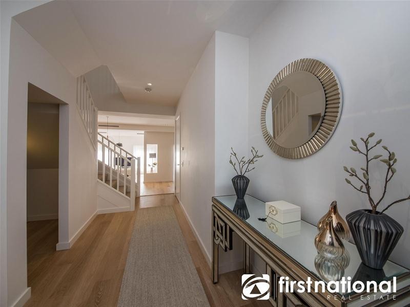 8 Araluen Rise, Narre Warren VIC 3805