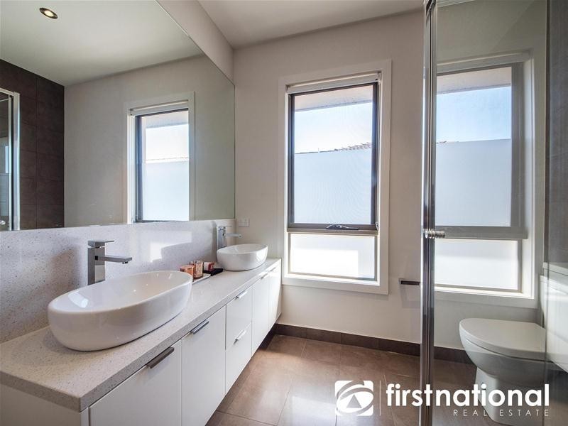 8 Araluen Rise, Narre Warren VIC 3805