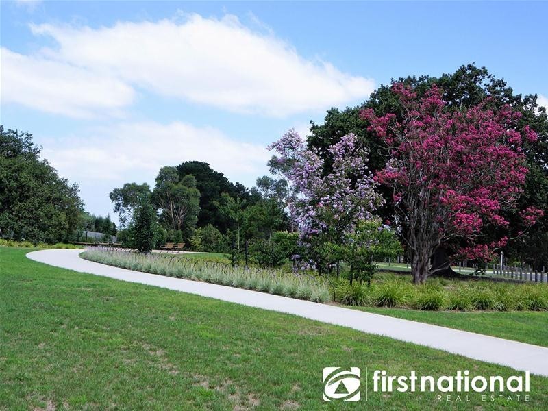 8 Araluen Rise, Narre Warren VIC 3805