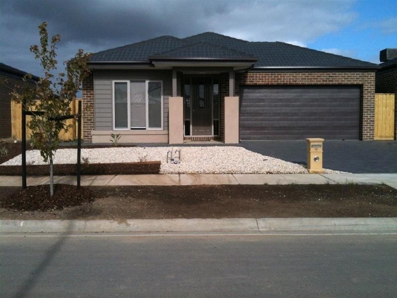 16 Denton Drive, Officer VIC 3809