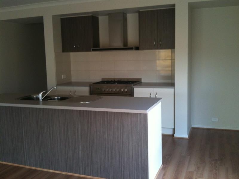 16 Denton Drive, Officer VIC 3809