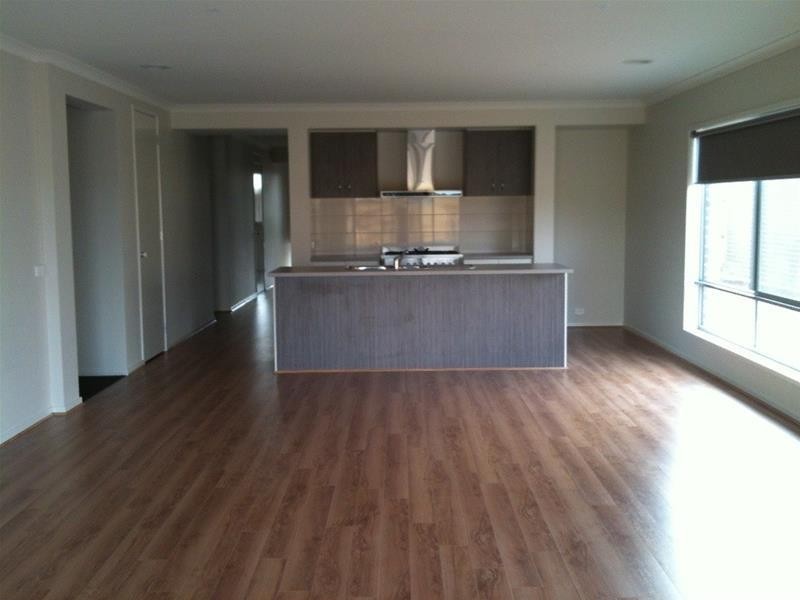 16 Denton Drive, Officer VIC 3809