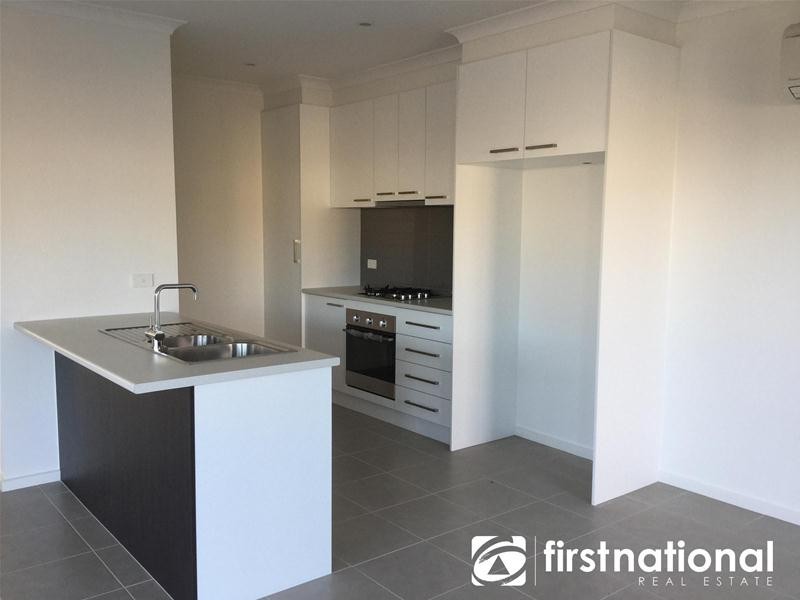 40/23 Atlantic Drive, Pakenham VIC 3810