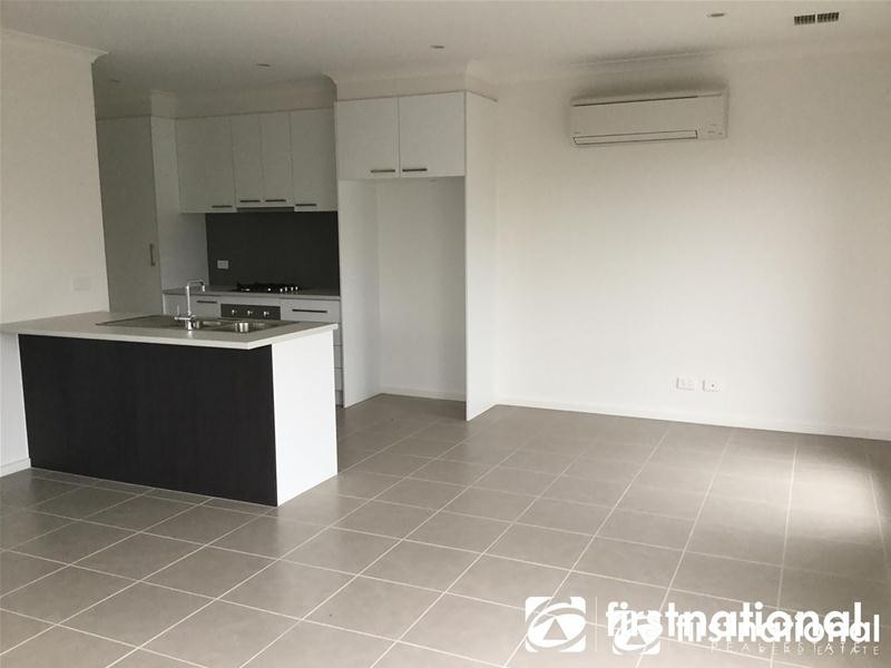 40/23 Atlantic Drive, Pakenham VIC 3810