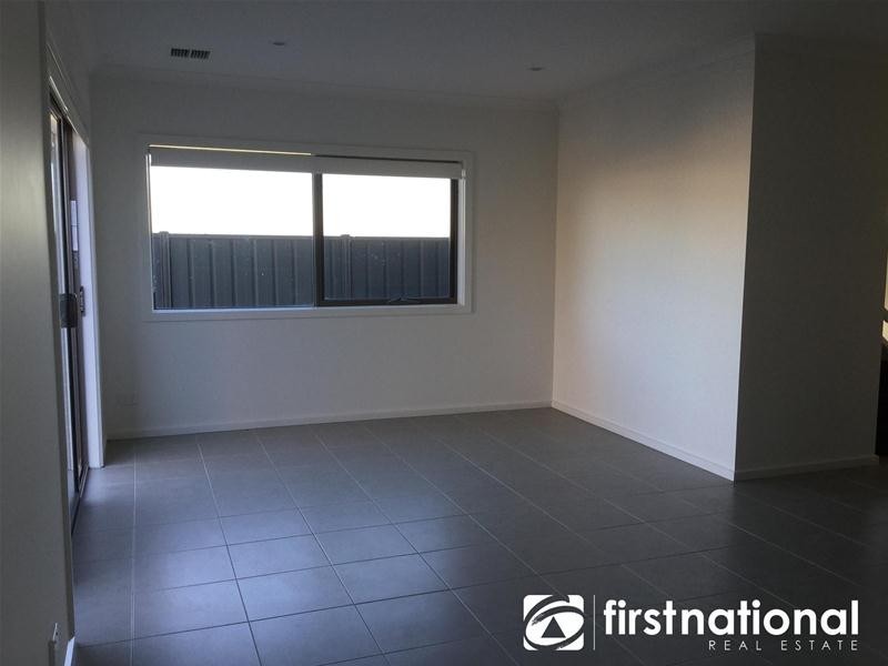 40/23 Atlantic Drive, Pakenham VIC 3810