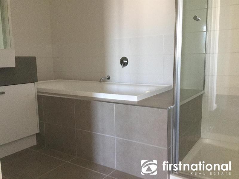 40/23 Atlantic Drive, Pakenham VIC 3810