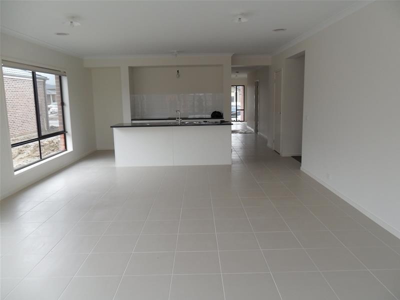 74 Selandra Boulevard, Clyde North VIC 3978