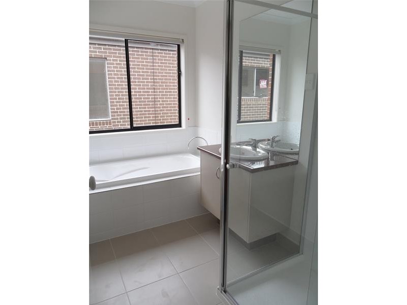 74 Selandra Boulevard, Clyde North VIC 3978