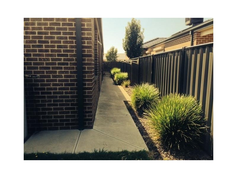 74 Selandra Boulevard, Clyde North VIC 3978