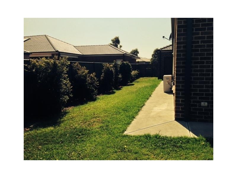 74 Selandra Boulevard, Clyde North VIC 3978