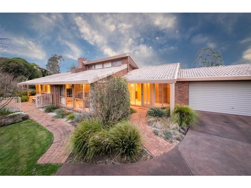 12 Christine Avenue, Berwick VIC 3806