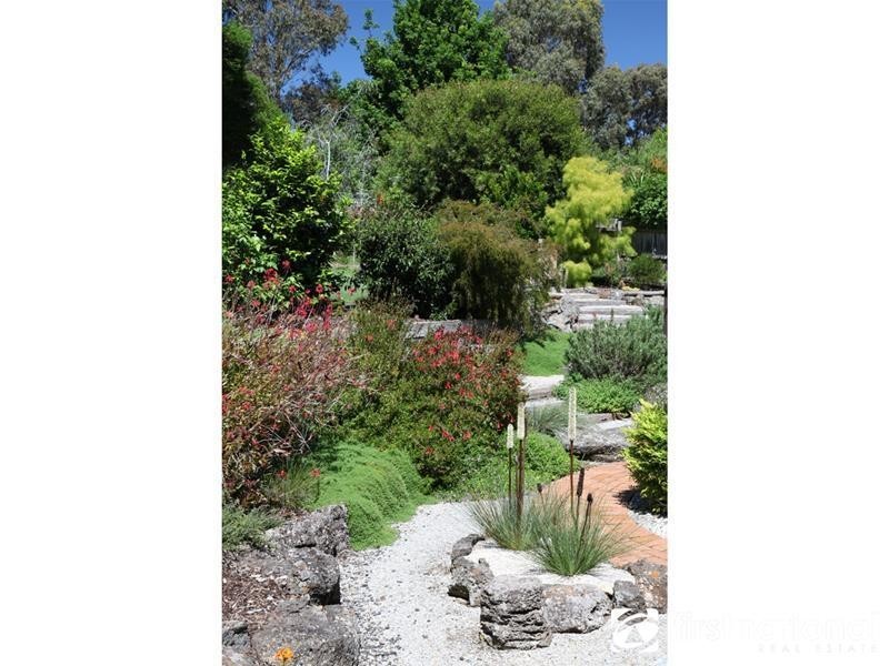 12 Christine Avenue, Berwick VIC 3806