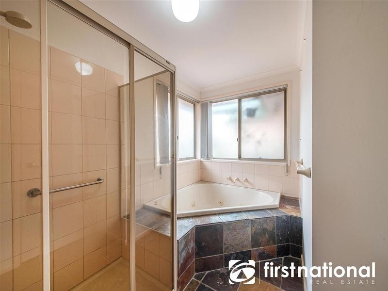 1/2 Redgum Place, Narre Warren VIC 3805