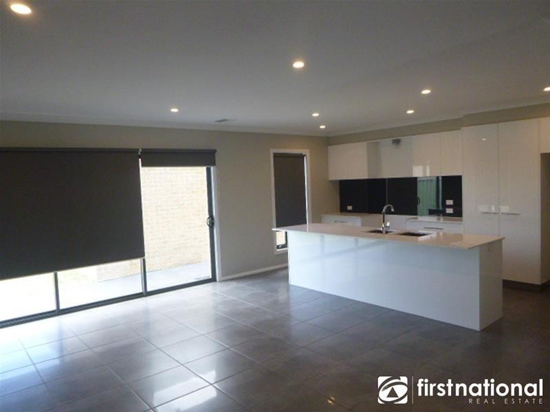 9 Golden Green Street, Pakenham VIC 3810