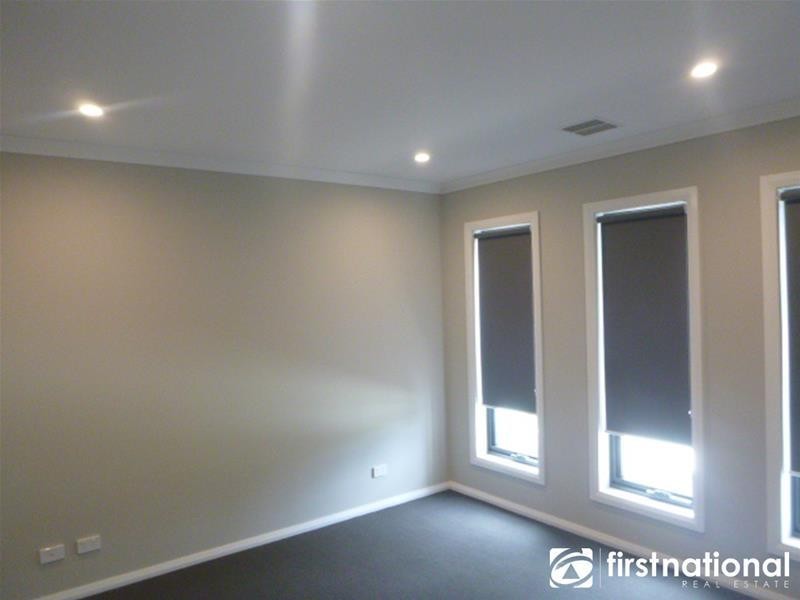 9 Golden Green Street, Pakenham VIC 3810