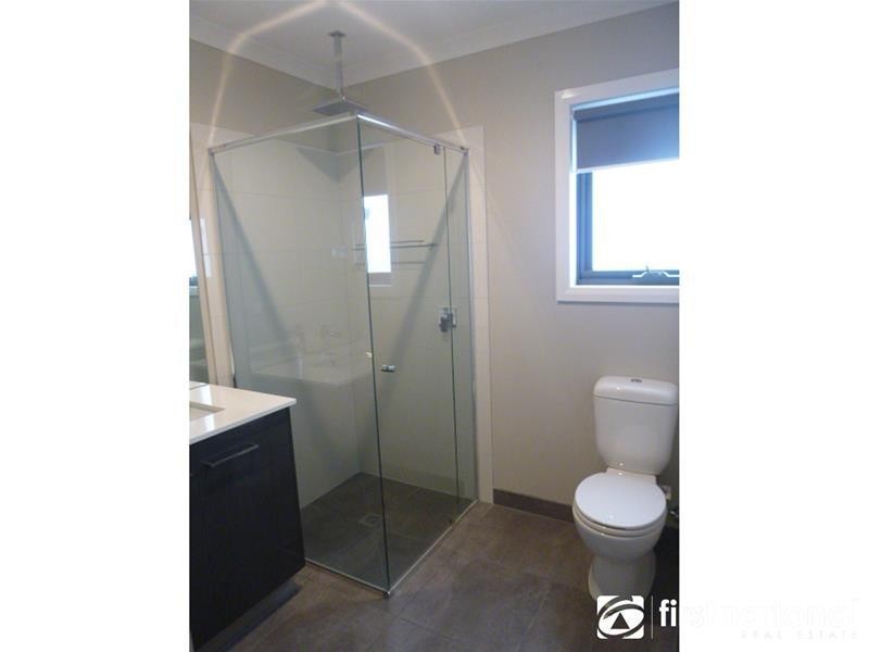 9 Golden Green Street, Pakenham VIC 3810