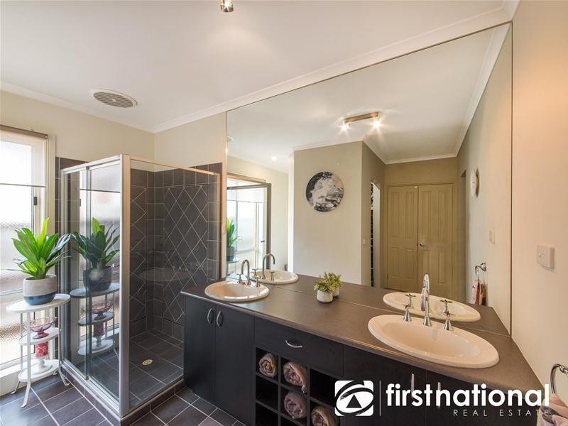 21 McCubbin Way, Berwick VIC 3806